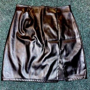 Windsor, black leathers skirt, size 4